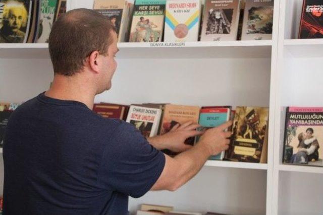 Fenerbah&ccedil;eli Yıldızdan Silopi&rsquo;ye Spor Malzemesi Desteği 2