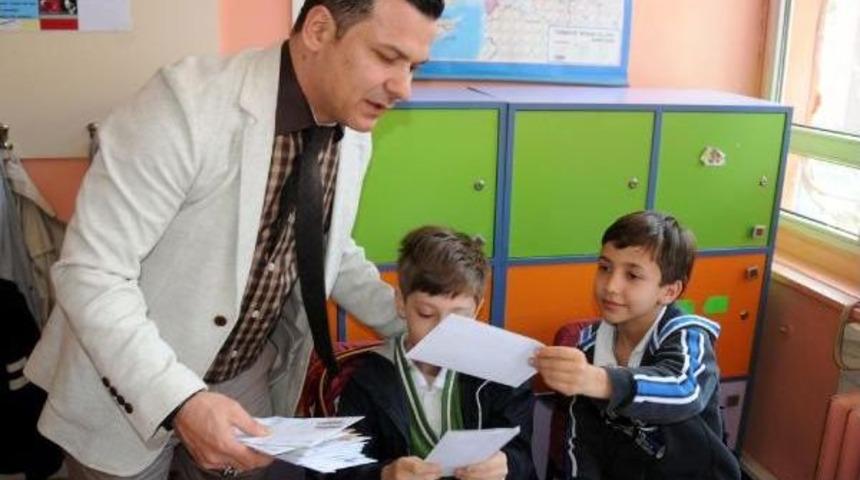 İlkokul &Ouml;ğrencileri Annelerine Mektup Yazdı