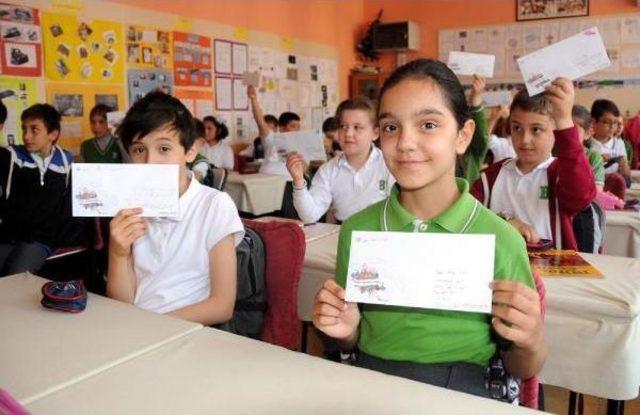 İlkokul Öğrencileri Annelerine Mektup Yazdı