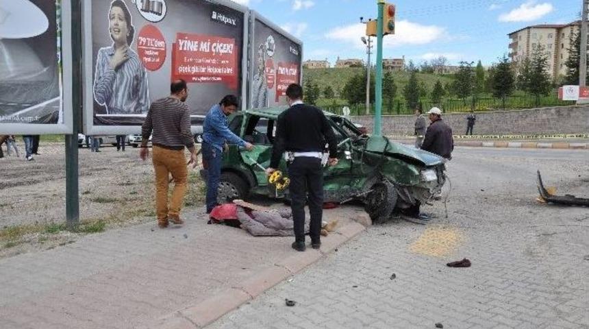 &Uuml;rg&uuml;p&rsquo;te Trafik Kazası: 2 &Ouml;l&uuml;, 3 Yaralı
