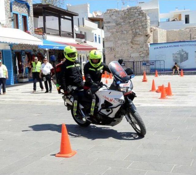 Motosikletli 112 Ekipleri Bodrum'da Yarıştı