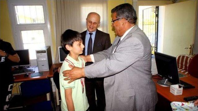 Sarıg&ouml;l&rsquo;de Kursiyerlere Madalyaları Verildi 1