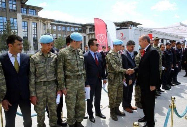 Kan Bağışı Çadırı Ve Otobüsünü Ziyaret Eden Cumhurbaşkanı Erdoğan Kan Bağışında Bulunamadı