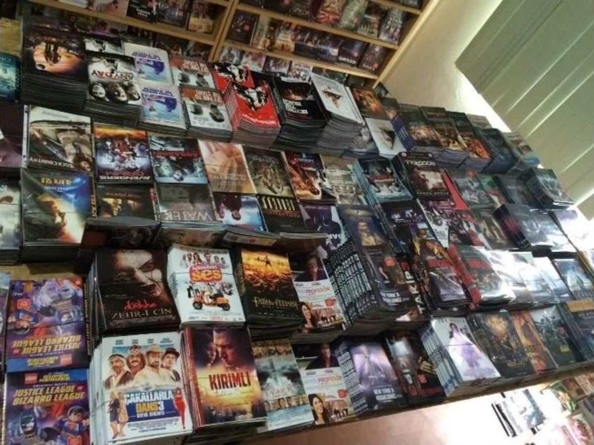 İstanbul&rsquo;da Korsan Cd Ve Kitap Operasyonu