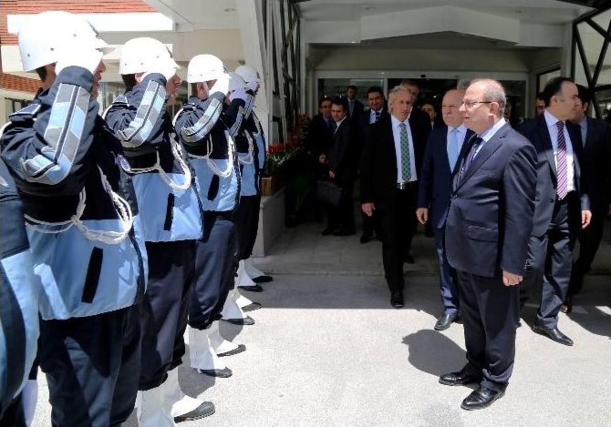 İ&ccedil;işleri Bakanı &Ouml;zt&uuml;rk, Başkan Sekmen&rsquo;i Makamında Ziyaret Etti