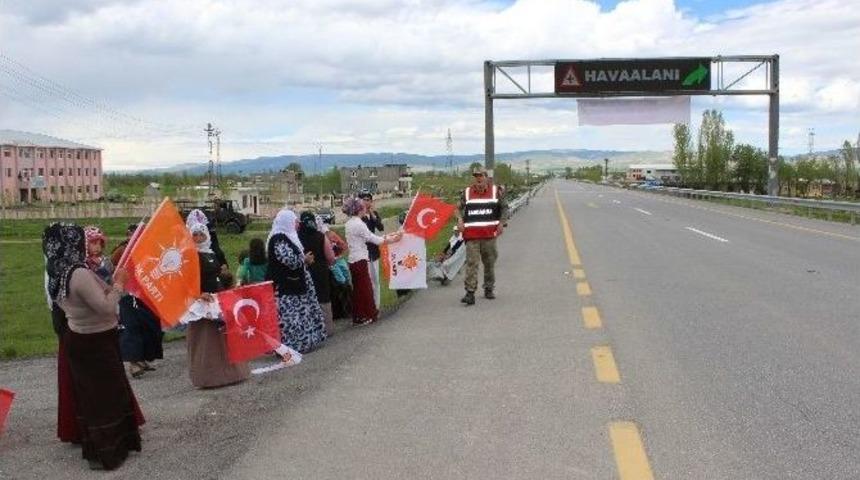 Başbakan Davutoğlu Muş&rsquo;tan Ayrıldı