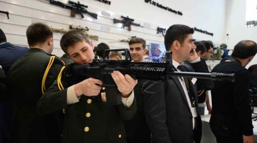 "ıdef&rsquo;15"de Y&uuml;zde Y&uuml;z Yerli &Uuml;retim Silahlarına Ilgi B&uuml;y&uuml;k