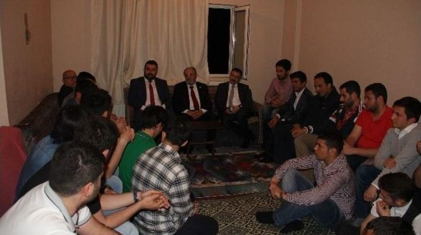 Uslu, &Ouml;ğrenci Evine Konuk Oldu