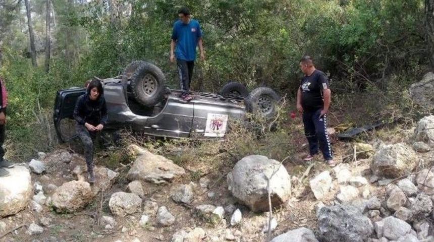 Devrilen Off- Road Aracınıda Bulunan İki Kişi Yaralandı
