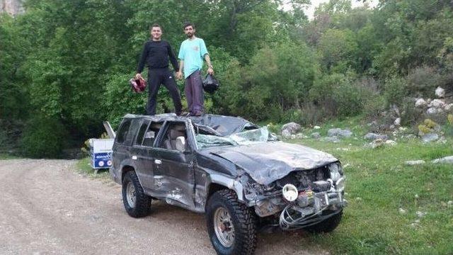 Devrilen Off- Road Aracınıda Bulunan İki Kişi Yaralandı