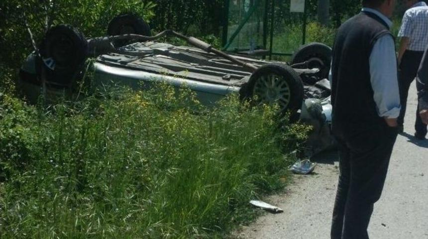 Ters Takla Atan Otomobilden Yara Almadan Kurtuldu