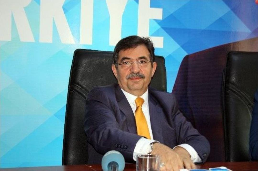 &Ccedil;evre Ve Şehircilik Bakanı İdris G&uuml;ll&uuml;ce: