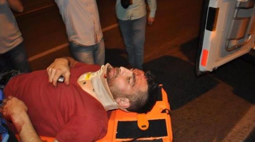 Hafif Ticari Ara&ccedil; Ağaca &Ccedil;arptı: 1'i Ağır 3 Yaralı