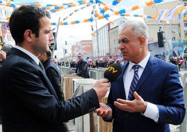 Ak Parti Van Milletvekili Adayı &Ccedil;aha, Erciş&rsquo;in Kentsel D&ouml;n&uuml;ş&uuml;m Raporunu Başbakan Davutoğlu&rsquo;na Sundu 1