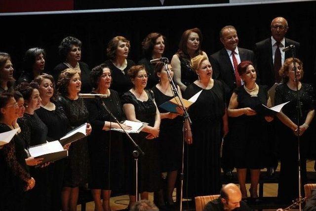 Nazım Hikmet Kongre Ve Sanat Merkezi’nde Türkü Gecesi