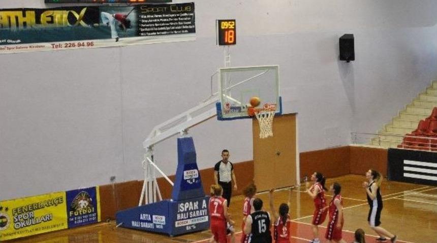 Ad&uuml;&rsquo;l&uuml; Kızlar Potada Fırtına Estirdi