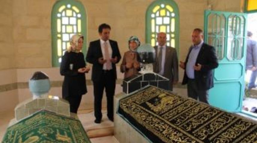 Ceritoğlu&rsquo;ndan T&uuml;rbe Ziyareti