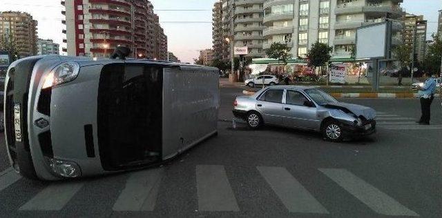Işık İhlali Kazaya Sebep Oldu: 2 Yaralı 1