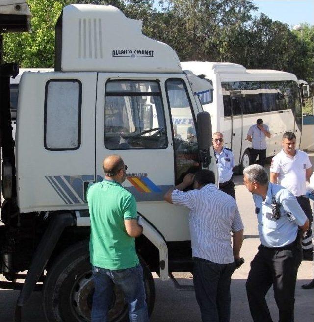 Nakliyatçı Kamyonunda Ölü Bulundu