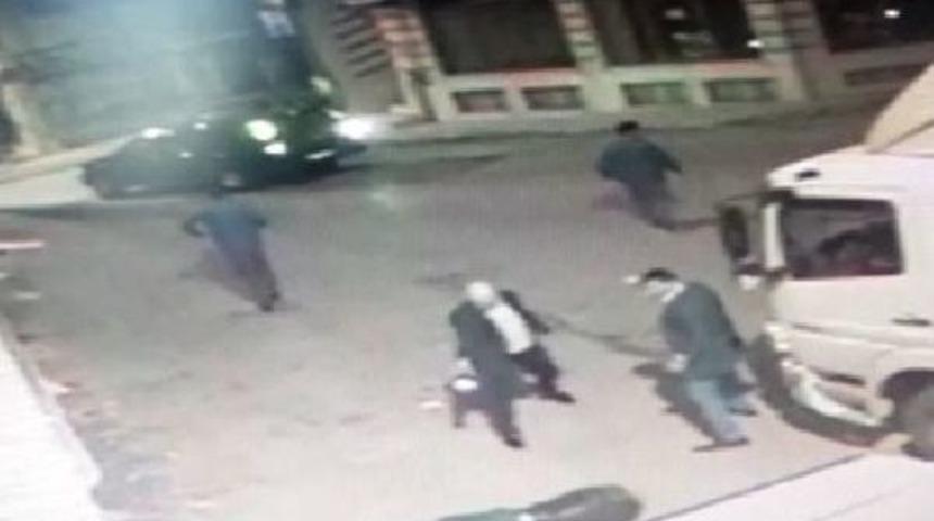 2 Kişinin Yaralandığı Silahlı Saldırı G&uuml;venlik Kamerasında