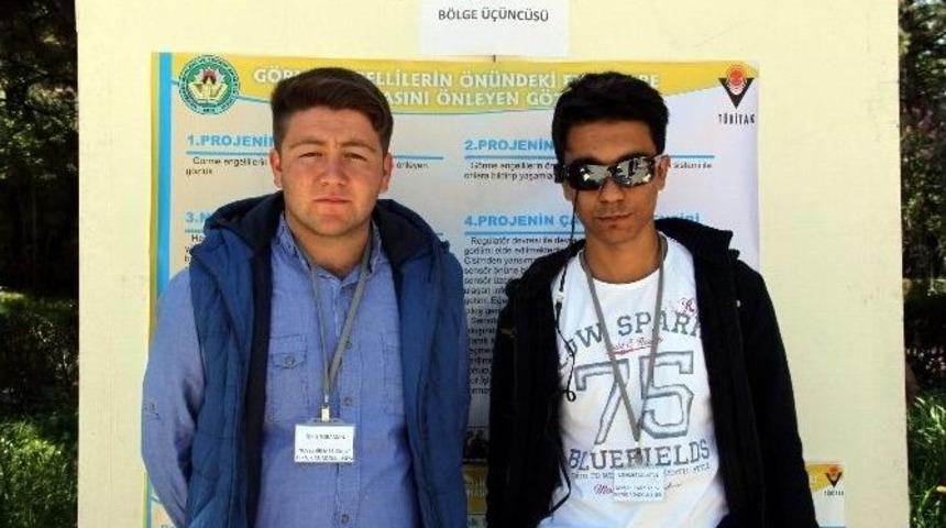 &Ouml;ğrenciler G&ouml;rme Engelliler İ&ccedil;in Akıllı G&ouml;zl&uuml;k Geliştirdiler