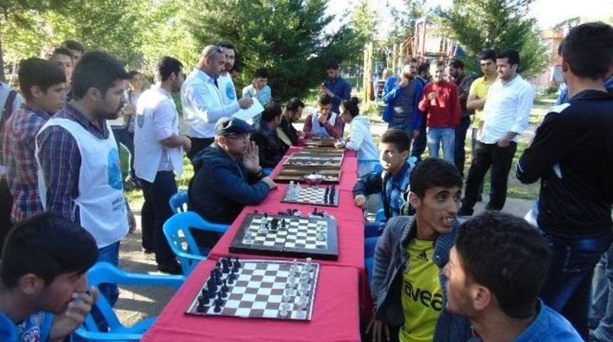 Gerc&uuml;ş&rsquo;te Satran&ccedil; Ve Tavla Turnuvası
