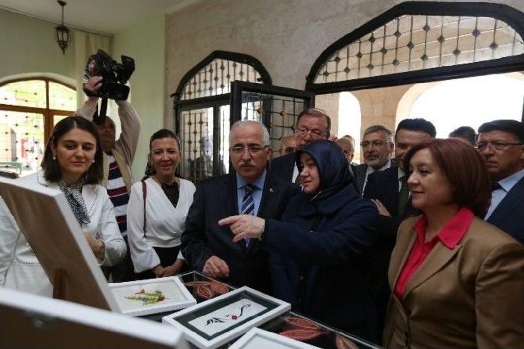 Bala Arı, &ldquo;bana Seni Gerek Seni&rdquo; Adlı Kişisel Sergisini A&ccedil;tı