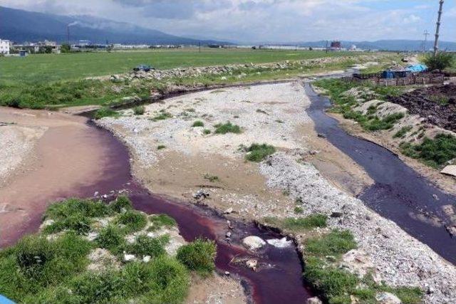 Atıklar, Aksu Çayı'nın Rengini Değiştirdi