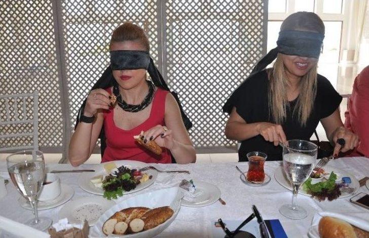 Görme Engellilerin Dünyası İçin Gözü Kapalı Kahvaltı Yaptılar G1
