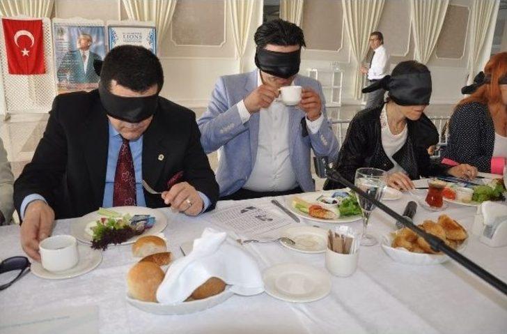 Görme Engellilerin Dünyası İçin Gözü Kapalı Kahvaltı Yaptılar G2