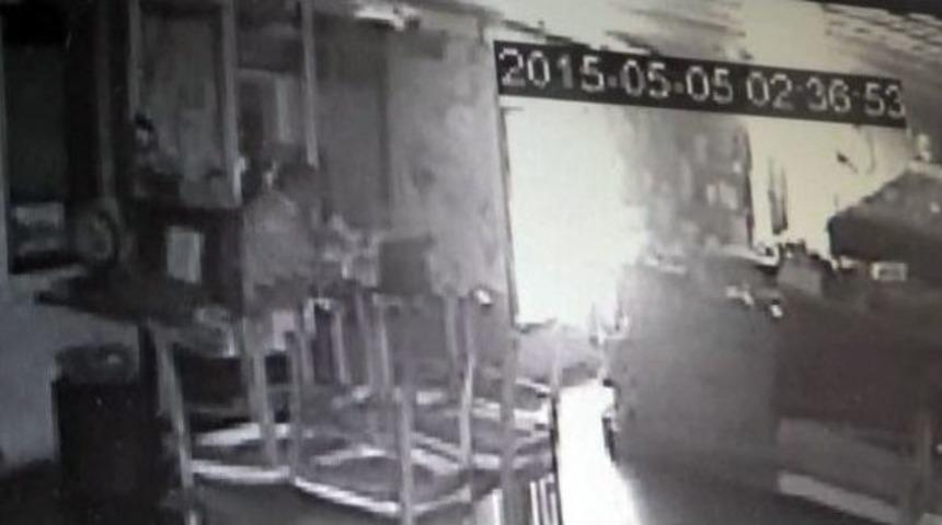 &Ccedil;alıştığı İş Yerinden Hırsızlık Yaptı