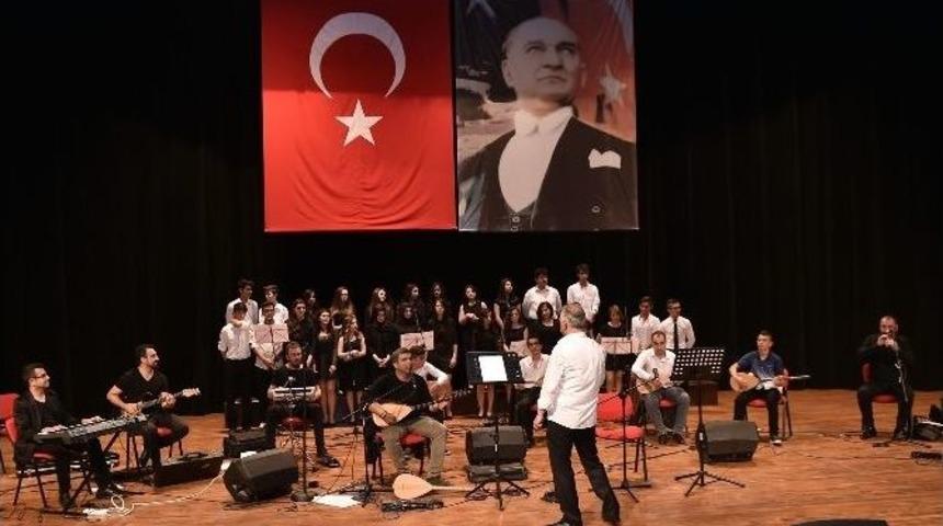 &Ouml;ğrenciler T&uuml;rk&uuml;lerle B&uuml;y&uuml;ledi