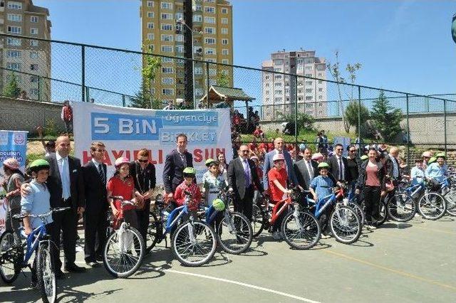 İzmit Belediyesi Bisiklet Dağıtımını S&uuml;rd&uuml;r&uuml;yor 1