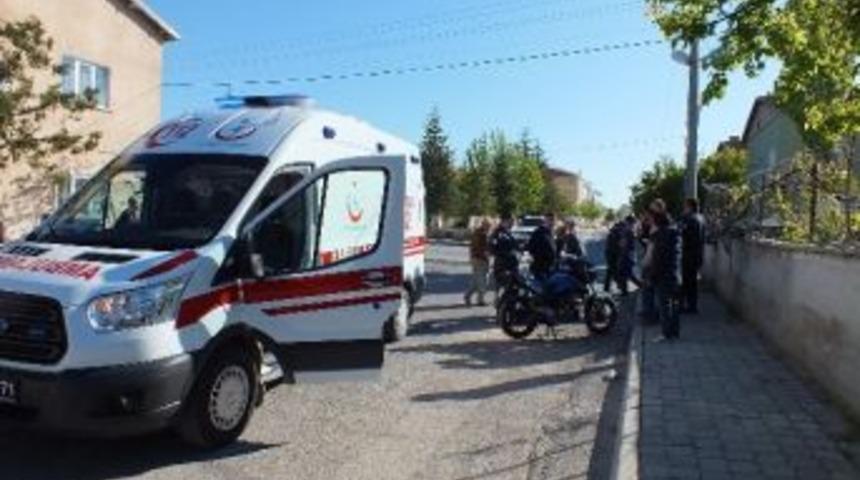 Motosiklet Polis Aracına &Ccedil;arptı