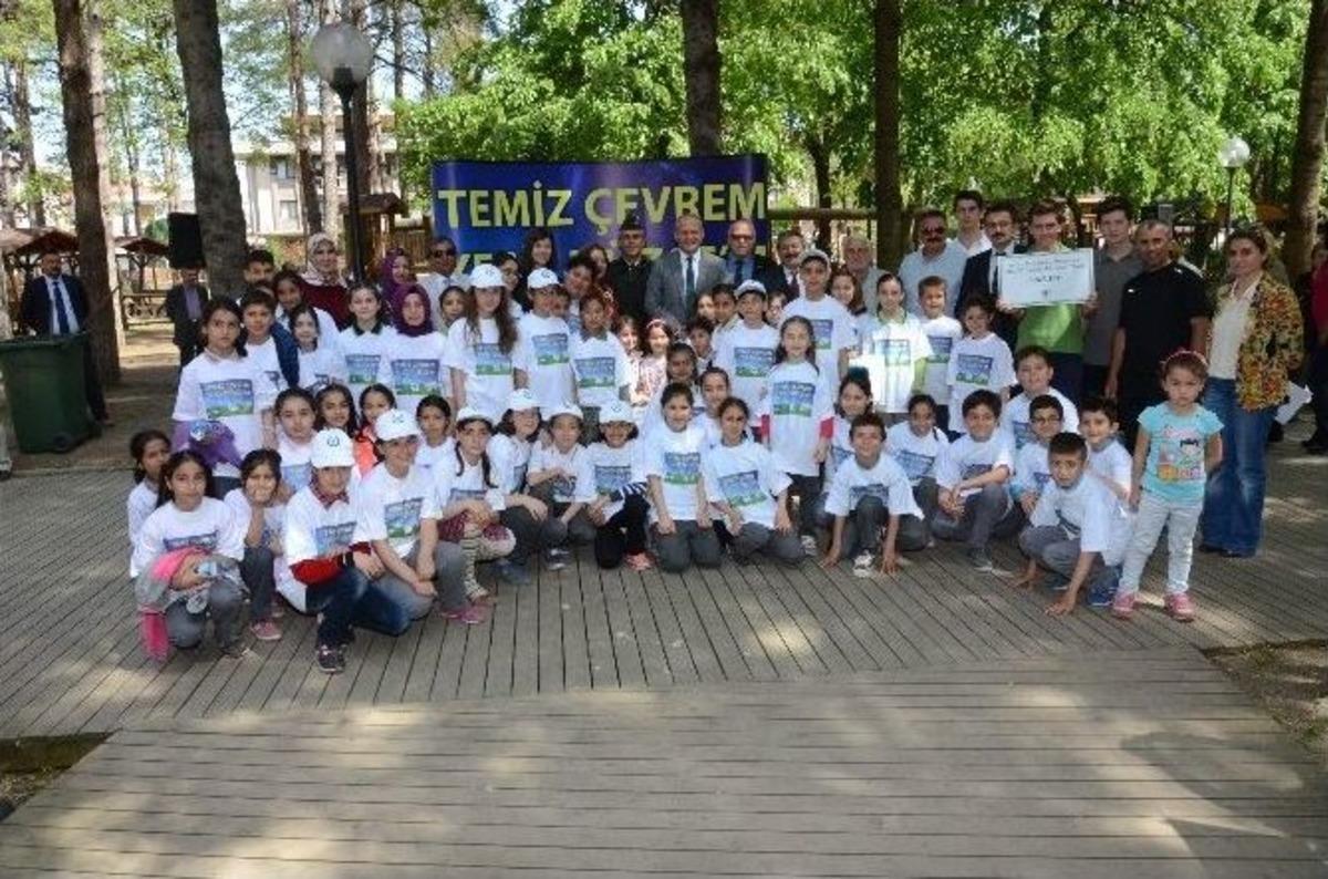 Başkan Mehmet Keleş &Ccedil;ocuklarla Birlikte &Ccedil;&ouml;p Topladı