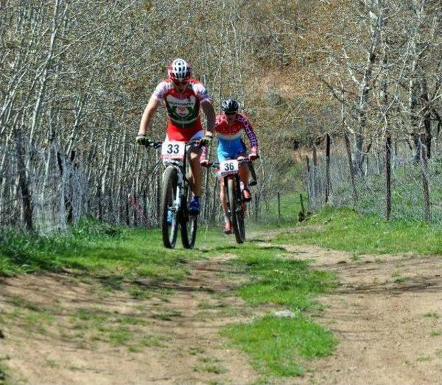 Bitlis'te Uluslararası Dağ Bisikleti Yarışları Yapıldı