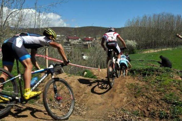 Bitlis'te Uluslararası Dağ Bisikleti Yarışları Yapıldı