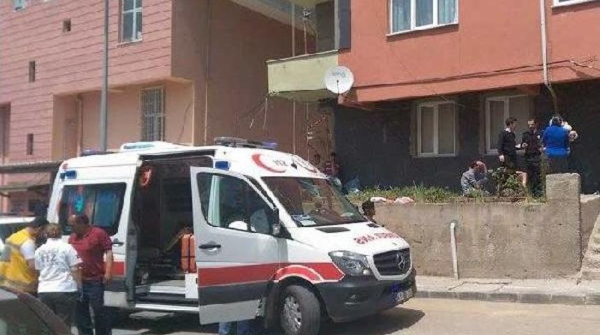 19 Yaşındaki Işşsiz Gen&ccedil; Bilgisayar Kablosu Ile Kendisini Asarak Intihar Etti