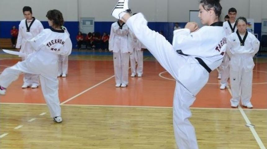 Nil&uuml;fer&rsquo;de &Ouml;zel &Ouml;ğrencilerden &Ouml;zel G&ouml;steri