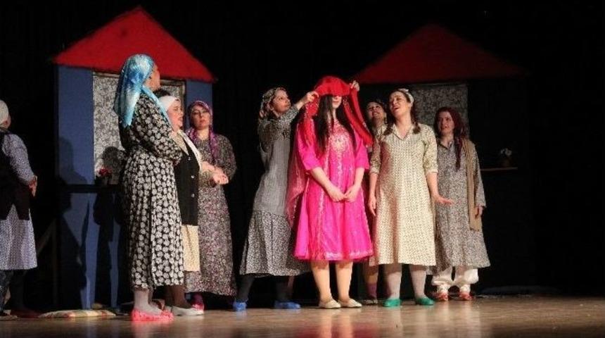 Asmmmo Tiyatro Topluluğu Huzurevi Sakinleri İ&ccedil;in Perde Dedi