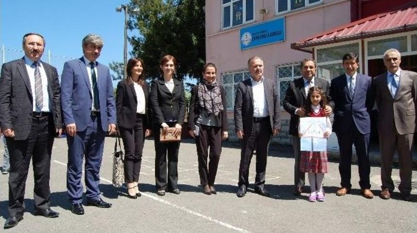 S&uuml;rmeneli K&uuml;&ccedil;&uuml;k Nihal Yaptığı Resimle T&uuml;rkiye Birincisi Oldu