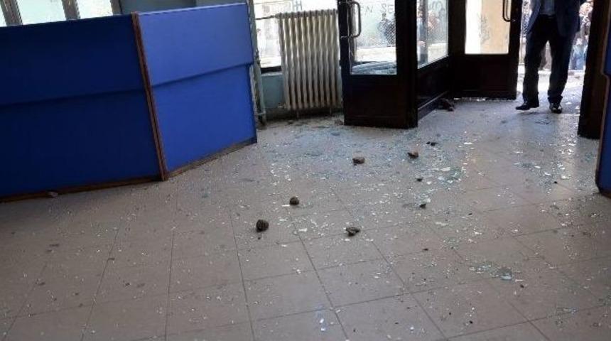 Y&uuml;ksekova&rsquo;da Elektrik Kesintisi Eylemi