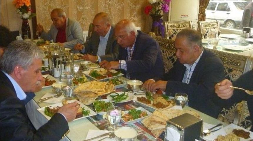 Malatyaspor&rsquo;un 1973-74 Sezonu Şampiyon Takım Oyuncuları Bir Araya Geldi