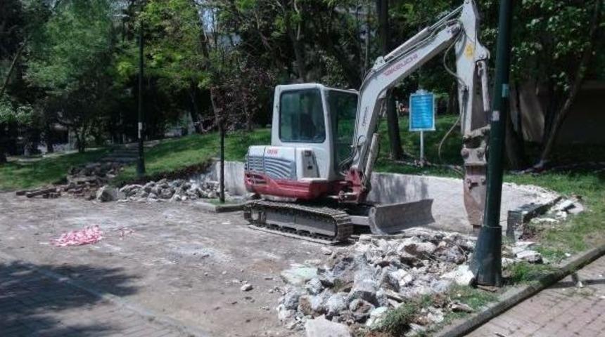 Beşiktaş Abbasağa Parkı'ndaki Spor Aletleri S&ouml;k&uuml;ld&uuml;