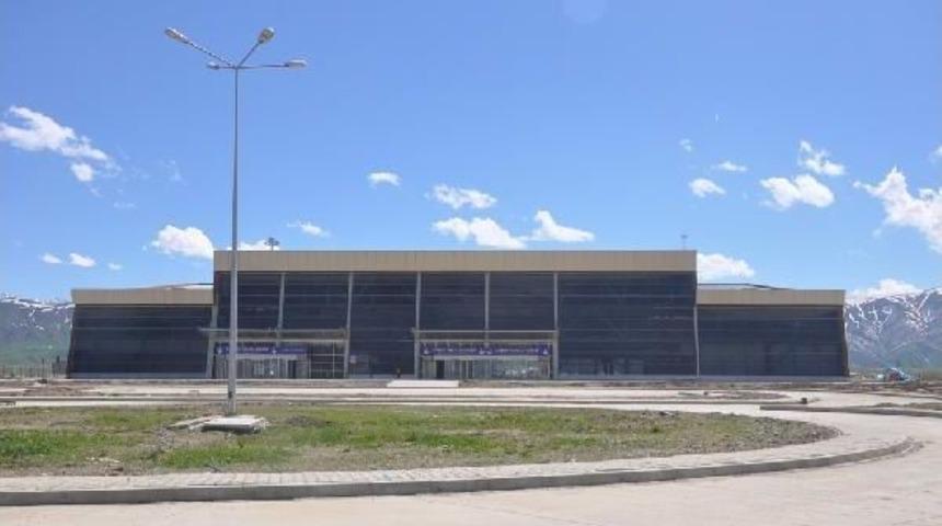 Y&uuml;ksekova Havalimanı'na Test Inişi