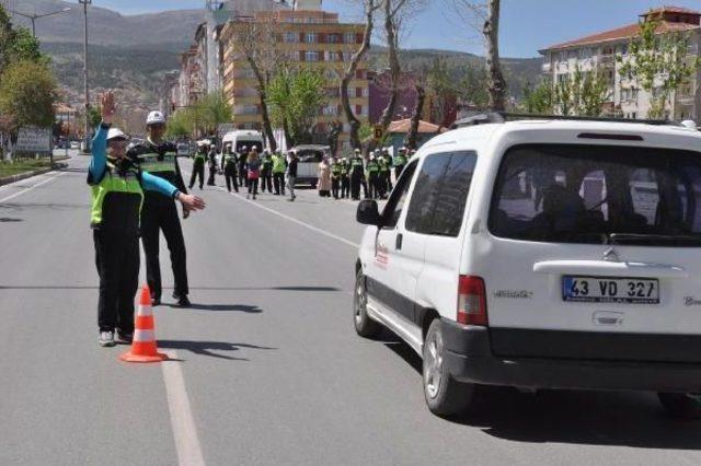 İşitme Engelli Öğrenciler Trafik Denetimi Yaptı