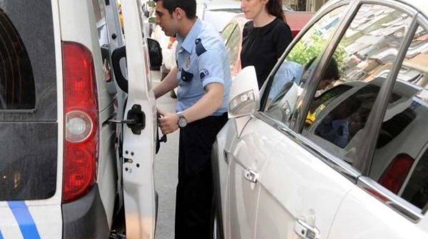 Şişli'de Paralarla Ka&ccedil;arken, Polise Yakalandı