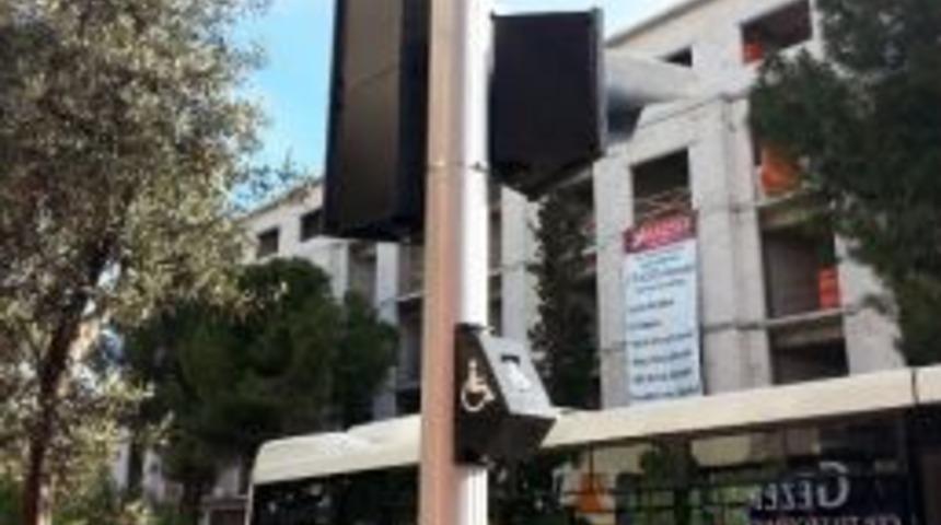 Yayalar İ&ccedil;in Sesli Yaya Uyarı Cihazı Takılıyor