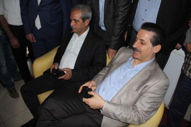 Bakan &Ccedil;elik: Ak Partinin Lideri Erdoğan&rsquo;Dır 3