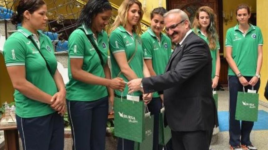 Bursa Valisi Kararoğlu'ndan, Avrupa Şampiyonu Ekibe Kutlama
